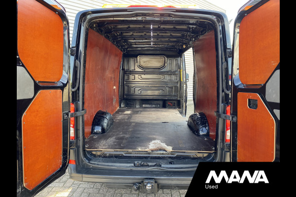 Volkswagen Crafter 35 2.0 TDI L3H2 140PK 4X4 Airco Bluetooth Cruise Trekhaar Zwaailicht Flitsers 12V