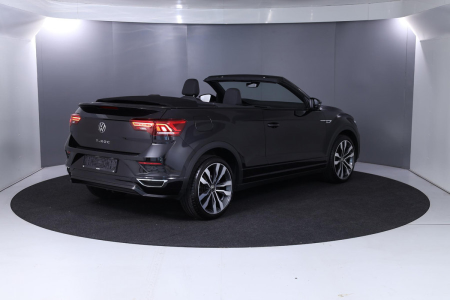 Volkswagen T-Roc Cabrio 1.5 TSI R-Line 150 pk Automaat (DSG) | Navigatie | Windscherm | Parkeersensoren | Stoelverwarming | Adaptieve cruise control | Lichtmetalen velgen 19" |