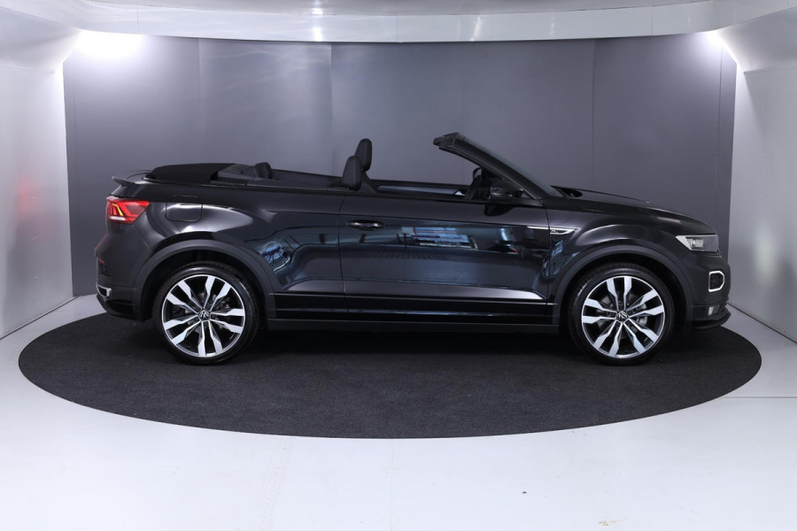 Volkswagen T-Roc Cabrio 1.5 TSI R-Line 150 pk Automaat (DSG) | Navigatie | Windscherm | Parkeersensoren | Stoelverwarming | Adaptieve cruise control | Lichtmetalen velgen 19" |