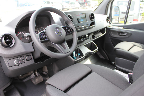 Mercedes-Benz Sprinter 519 CDI DC L3 Open laadbak 3500 KG trekgewicht, Geveerde stoel, MBUX met Apple Carplay / Android Auto