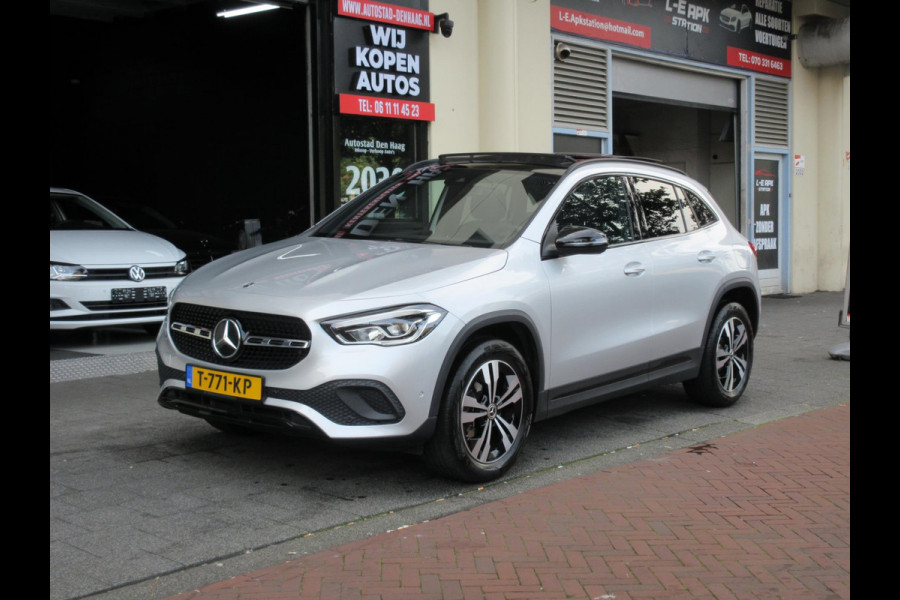 Mercedes-Benz GLA 180 Camera Pano Sfeerverlichting