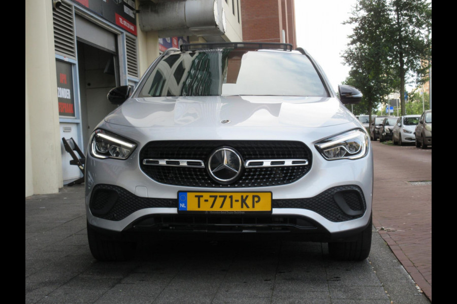 Mercedes-Benz GLA 180 Camera Pano Sfeerverlichting