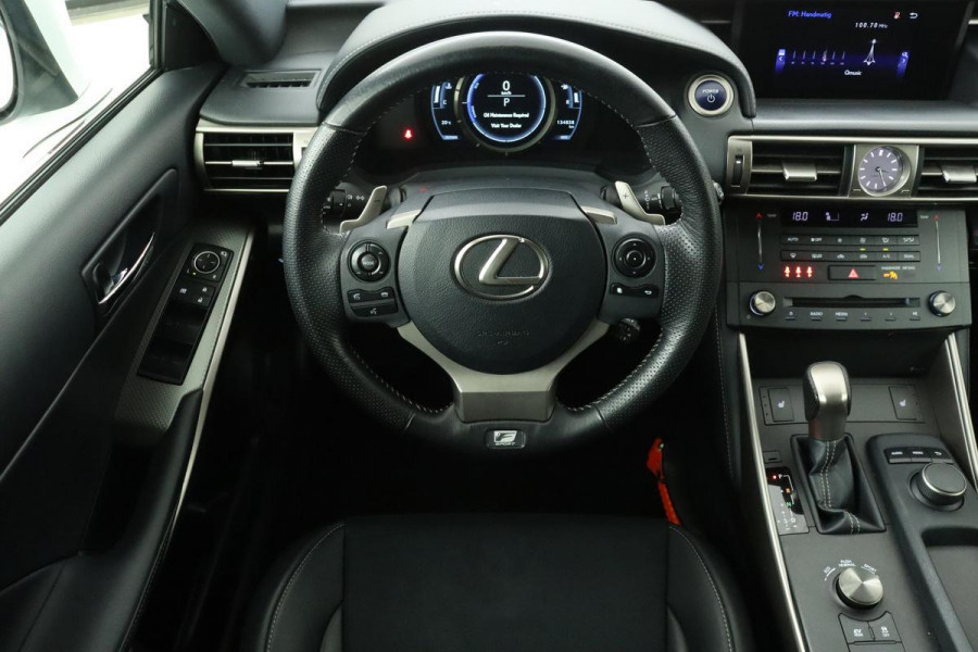 Lexus IS 300h F Sport Line | Origineel NL | Navigatie | PDC | Full LED | Camera | Stoelverwarming | Bluetooth | Half leder