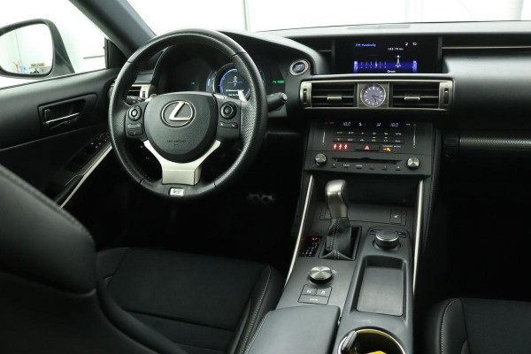 Lexus IS 300h F Sport Line | Origineel NL | Navigatie | PDC | Full LED | Camera | Stoelverwarming | Bluetooth | Half leder