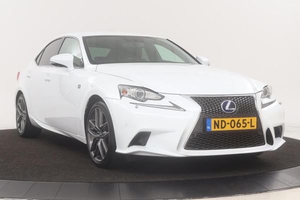 Lexus IS 300h F Sport Line | Origineel NL | Navigatie | PDC | Full LED | Camera | Stoelverwarming | Bluetooth | Half leder