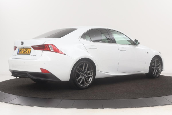 Lexus IS 300h F Sport Line | Origineel NL | Navigatie | PDC | Full LED | Camera | Stoelverwarming | Bluetooth | Half leder