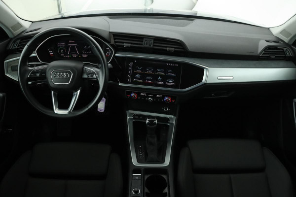 Audi Q3 45 TFSIe | Adaptive Cruise | Sportstoelen | Full LED | Trekhaak | Stoelverwarming | PDC | Carplay | Climate control