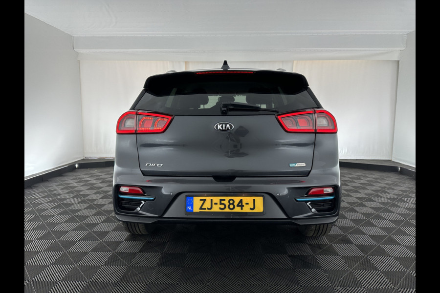 Kia e-Niro ExecutiveLine 64 kWh (INCL-BTW) Aut. *VOLLEDER | JBL-AUDIO | FULL-LED | NAVI-FULLMAP | DAB | ADAPTIVE-CRUISE | CAMERA | MEMORY-PACK | LANE-ASSIST | KEYLESS | VIRTUAL-COCKPIT | COMFORT-SEATS | 17"ALU*