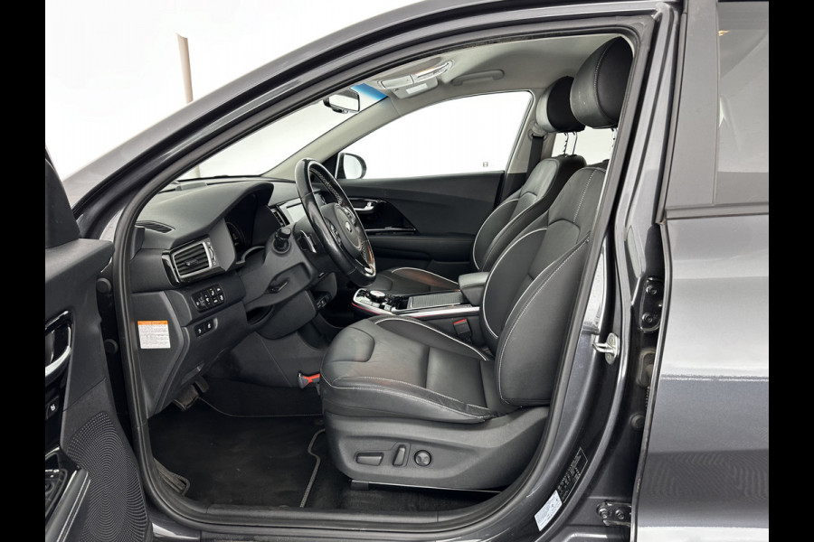 Kia e-Niro ExecutiveLine 64 kWh (INCL-BTW) Aut. *VOLLEDER | JBL-AUDIO | FULL-LED | NAVI-FULLMAP | DAB | ADAPTIVE-CRUISE | CAMERA | MEMORY-PACK | LANE-ASSIST | KEYLESS | VIRTUAL-COCKPIT | COMFORT-SEATS | 17"ALU*