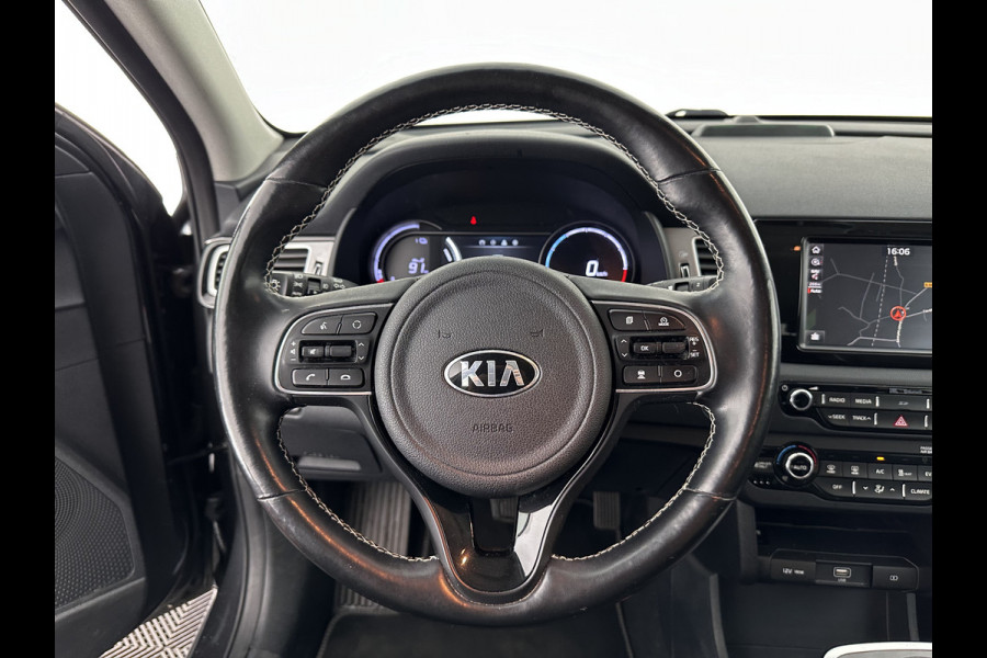 Kia e-Niro ExecutiveLine 64 kWh (INCL-BTW) Aut. *VOLLEDER | JBL-AUDIO | FULL-LED | NAVI-FULLMAP | DAB | ADAPTIVE-CRUISE | CAMERA | MEMORY-PACK | LANE-ASSIST | KEYLESS | VIRTUAL-COCKPIT | COMFORT-SEATS | 17"ALU*