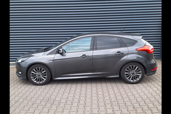 Ford Focus 1.5 ST-Line | 150 PK | Navigatie | Cruise Control | Trekhaak | Carplay | 17 Inch Velgen | Parkeersensor | LED dagrijverlichting |