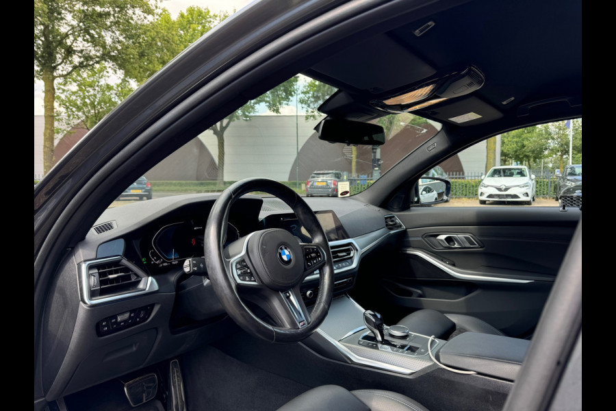 BMW 3 Serie Touring 330e M-SPORT| ELEK. TREKHAAK| ADAPTIVE CRUISE| CAMERA| STOEL/ STUURVERWARMING