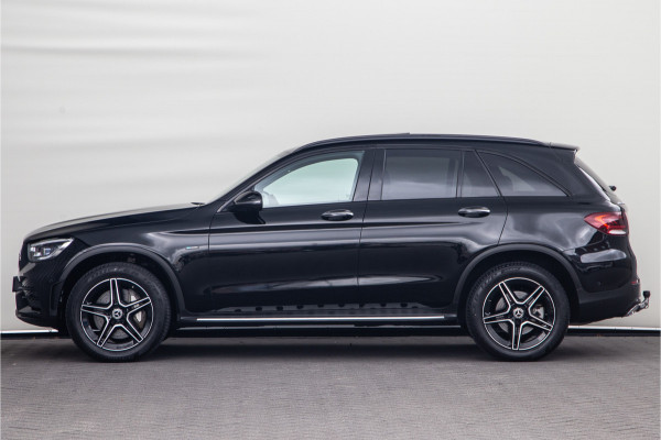 Mercedes-Benz GLC 300e 4MATIC AMG Premium, Pano, Nightpack, Widescreen, Burmester, Hybrid, 2021