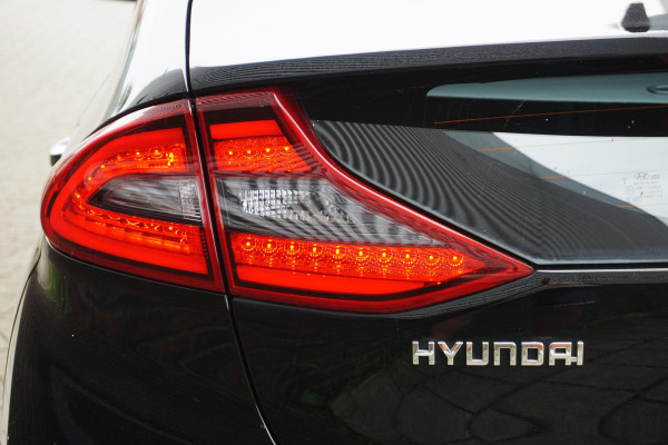 Hyundai IONIQ 1.6 GDi Premium Leer-Schuifdak-Xenon -Hybrid-1e eigenaar.