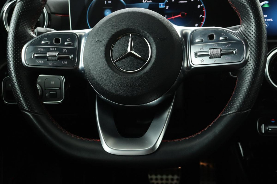 Mercedes-Benz A-Klasse 180 AMG | Widescreen | Stoelverwarming | Full LED | Camera | Navigatie | Half leder | Park Assist | Bluetooth