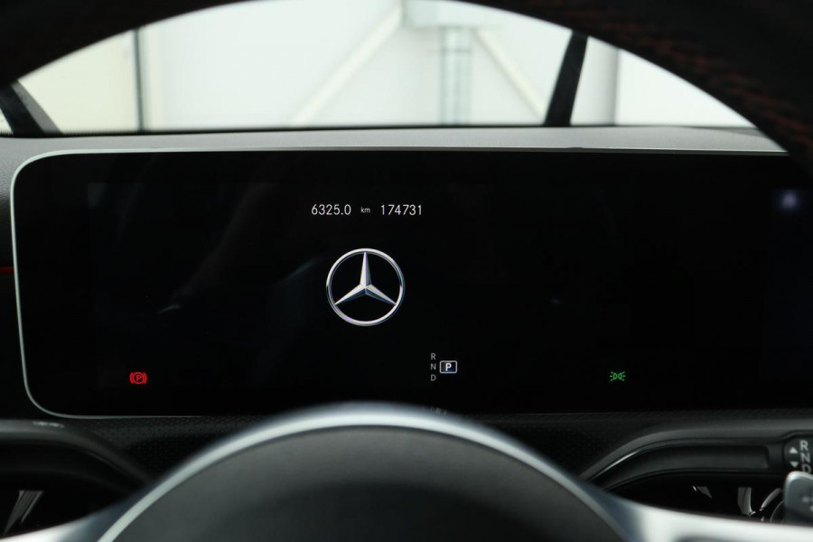 Mercedes-Benz A-Klasse 180 AMG | Widescreen | Stoelverwarming | Full LED | Camera | Navigatie | Half leder | Park Assist | Bluetooth