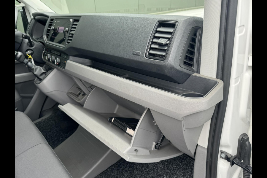 Volkswagen Crafter 30 2.0 TDI L3H3 Highline Topstaat! Trekhaak Carplay Cruise 4 Seizoenen banden Verwarmde voorruit Lat om Lat