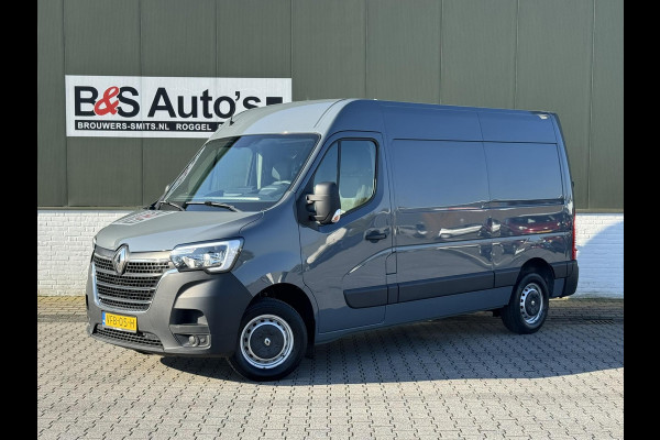 Renault Master T35 2.3 dCi 135 L2H2 Airco Cruise Navigatie Pdc Carplay Laadruimte afgetimmert