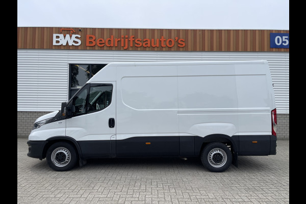 Iveco Daily 35S16V 2.3 handgeschakeld 160pk L2H2 / mag 3500 kg trekken / lease vanaf € 500 / vaste prijs rijklaar € 27.950 ex btw / climate control / opstap + parkeersensoren achter !