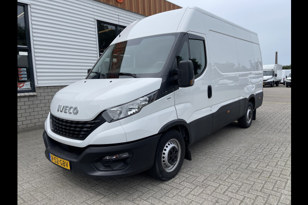 Iveco Daily 35S16V 2.3 handgeschakeld 160pk L2H2 / mag 3500 kg trekken / lease vanaf € 500 / vaste prijs rijklaar € 27.950 ex btw / climate control / opstap + parkeersensoren achter !