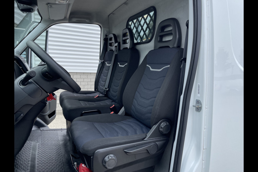 Iveco Daily 35S16V 2.3 handgeschakeld 160pk L2H2 / mag 3500 kg trekken / lease vanaf € 500 / vaste prijs rijklaar € 27.950 ex btw / climate control / opstap + parkeersensoren achter !