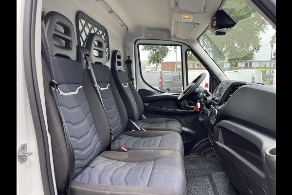 Iveco Daily 35S16V 2.3 handgeschakeld 160pk L2H2 / mag 3500 kg trekken / lease vanaf € 500 / vaste prijs rijklaar € 27.950 ex btw / climate control / opstap + parkeersensoren achter !