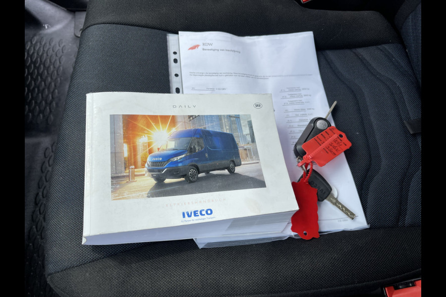 Iveco Daily 35S16V 2.3 handgeschakeld 160pk L2H2 / mag 3500 kg trekken / lease vanaf € 500 / vaste prijs rijklaar € 27.950 ex btw / climate control / opstap + parkeersensoren achter !