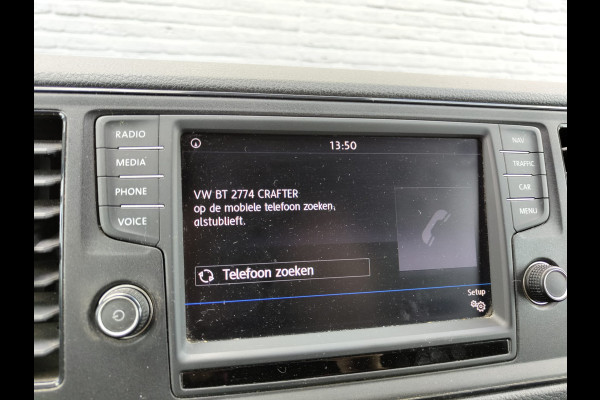 Volkswagen Crafter 2.0TDI L2H2 3-Zits NWE MODEL Airco Navi PDC v+a DAB+ Betonplex Vloer + Betimmering Bluetooth Cruise Control Lichtsensor Elec.-ra 6-bak Zeer compleet Lage km stand!