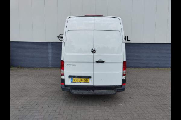 Volkswagen Crafter 2.0TDI L2H2 3-Zits NWE MODEL Airco Navi PDC v+a DAB+ Betonplex Vloer + Betimmering Bluetooth Cruise Control Lichtsensor Elec.-ra 6-bak Zeer compleet Lage km stand!