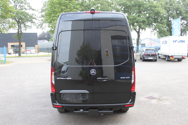 Mercedes-Benz Sprinter 319 CDI L2H2 3500 KG trekhaak, LED, MBUX met Apple Carplay / Android Auto