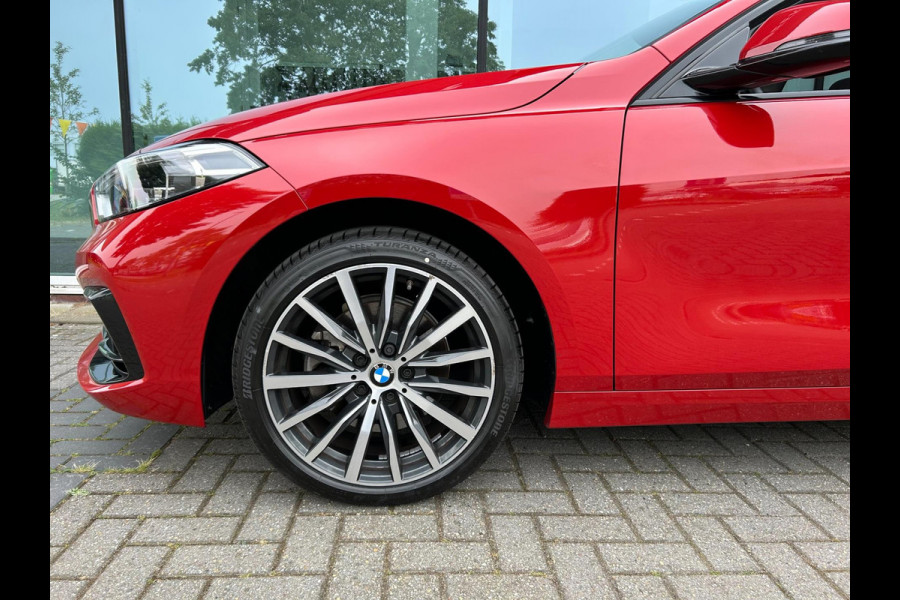 BMW 1-serie 118i Executive Edition - Navi - Half Leder - Schuifdak - Parkeerhulp - Org.NL - NAP