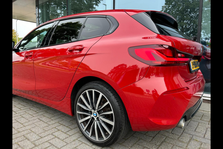 BMW 1-serie 118i Executive Edition - Navi - Half Leder - Schuifdak - Parkeerhulp - Org.NL - NAP