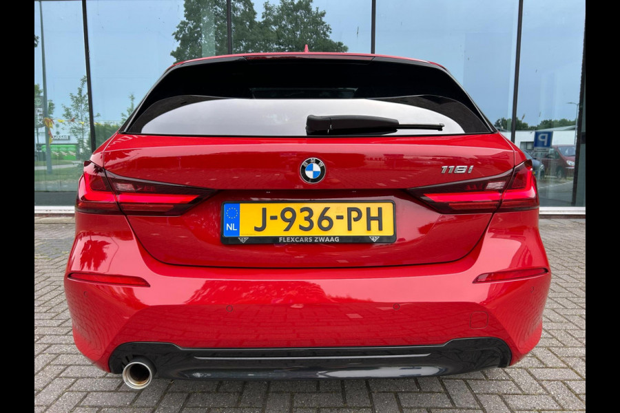 BMW 1-serie 118i Executive Edition - Navi - Half Leder - Schuifdak - Parkeerhulp - Org.NL - NAP