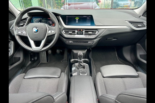 BMW 1-serie 118i Executive Edition - Navi - Half Leder - Schuifdak - Parkeerhulp - Org.NL - NAP