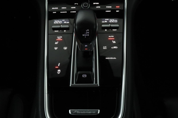 Porsche Panamera 2.9 4 E-Hybrid | Adaptive cruise | Bose Surround | Stoel & stuurverwarming | Sport Chrono | Leder | Camera | Luchtvering | Navigatie | Memory | Full LED | Sportstoelen | DAB