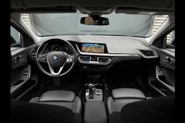 BMW 1-serie 118i AUTOMAAT EXECUTIVE SPORT EDITION, SPORTINTERIEUR, NL AUTO NAP