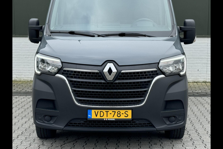 Renault Master T35 2.3 dCi 135 L2H2 Led Navigatie Pdc Cruise Carplay Airco Bluetooth 3 Zits