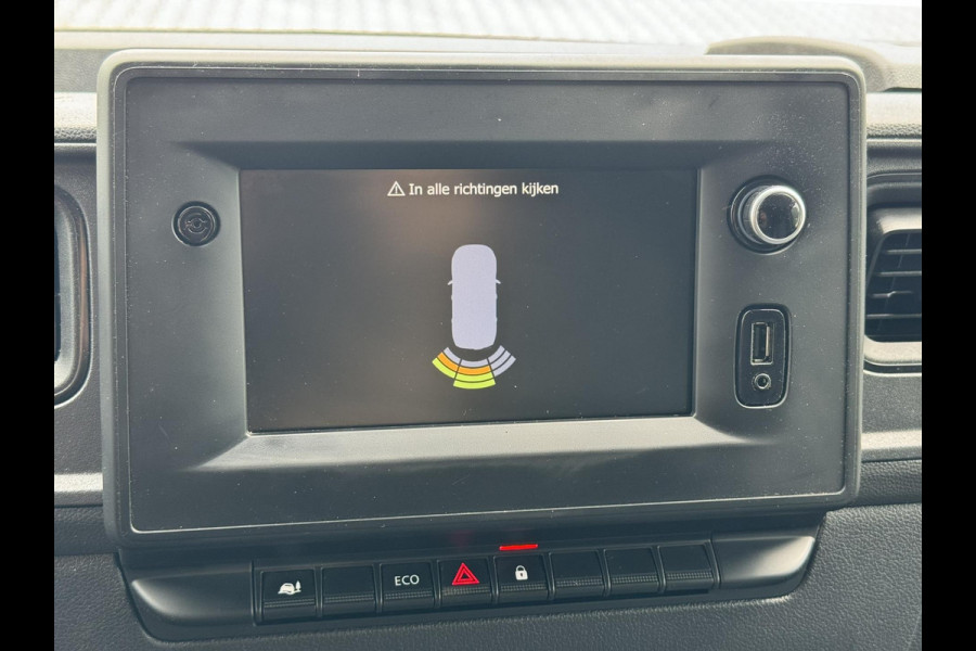 Renault Master T35 2.3 dCi 135 L2H2 Led Navigatie Pdc Cruise Carplay Airco Bluetooth 3 Zits