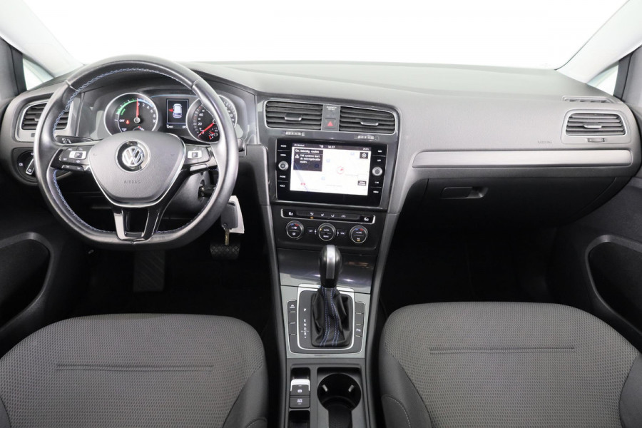 Volkswagen e-Golf E-DITION 136 pk | Navigatie | Parkeersensoren | Adaptieve cruise control | Autom. airco | LED koplampen |