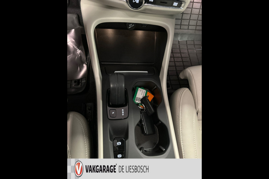 Volvo XC40 1.5 T5 Recharge R-Design,leer,pano,navi,camera ,harman kardon