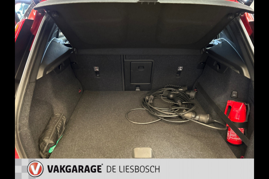 Volvo XC40 1.5 T5 Recharge R-Design,leer,pano,navi,camera ,harman kardon