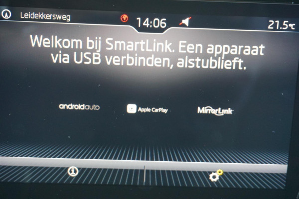 Škoda Karoq 1.5 TSI ACT Ambition Business CarPlay 150PK/Moon White METALLIC/Rijklaarprijs Incl. Garantie.