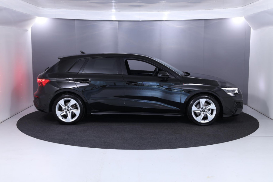 Audi A3 Sportback 30 TFSI S-line 110 pk S-tronic | Verlengde garantie | Navigatie | Parkeersensoren (Park assist) | Achteruitrijcamera | Cruise control |