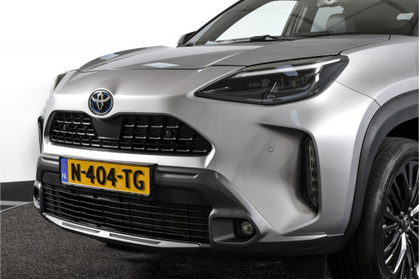 Toyota Yaris Cross 1.5 Hybrid 116 PK Adventure Automaat | Dig. Cockpit | Head-up Disp. | Adapt. Cruise | Stoel- + Stuur- + Voorruitverwarming | Camera | PDC | NAV + App. Connect | JBL | Auto. Airco | Afn. Trekhaak | LM 18"|