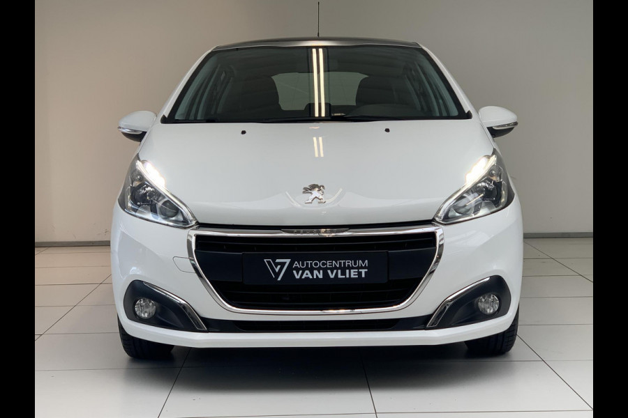 Peugeot 208 1.2 PureTech Style | Navigatie | Parkeersensoren Achter | Panoramadak | Cruise Control |