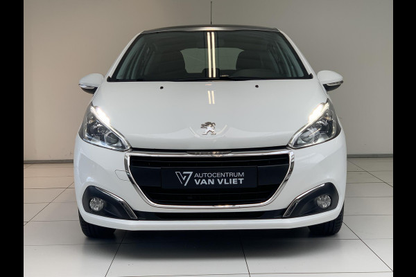 Peugeot 208 1.2 PureTech Style | Navigatie | Parkeersensoren Achter | Panoramadak | Cruise Control |