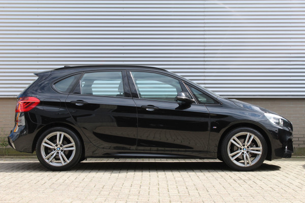 BMW 2 Serie Active Tourer 218i High Executive | M Pakket | Leder | Trekhaak | Elektr. achterklep | Navigatie