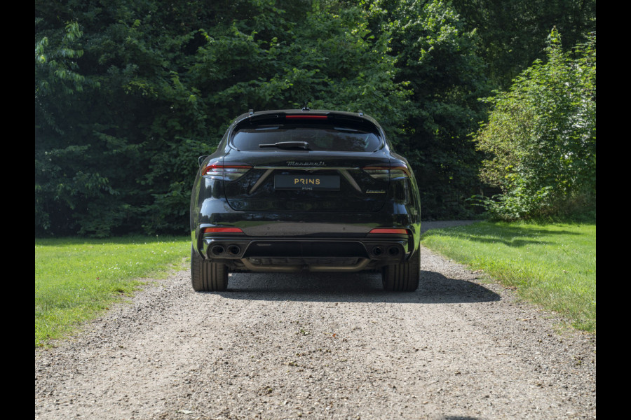 Maserati Levante 3.8 V8 Trofeo 580pk | Luchtvering | Veel carbon | Bowers & Wilkins | Panoramadak