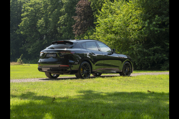 Maserati Levante 3.8 V8 Trofeo 580pk | Luchtvering | Veel carbon | Bowers & Wilkins | Panoramadak