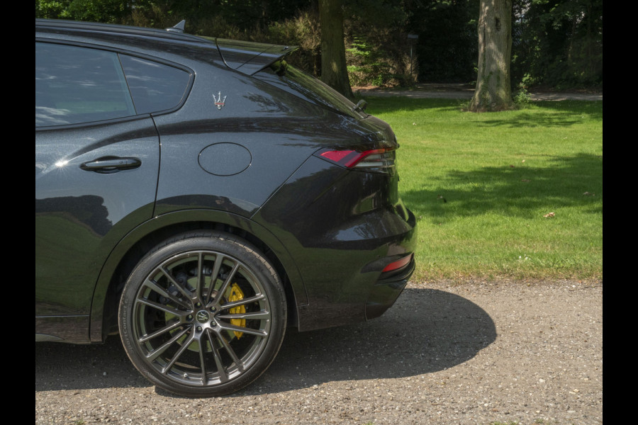 Maserati Levante 3.8 V8 Trofeo 580pk | Luchtvering | Veel carbon | Bowers & Wilkins | Panoramadak